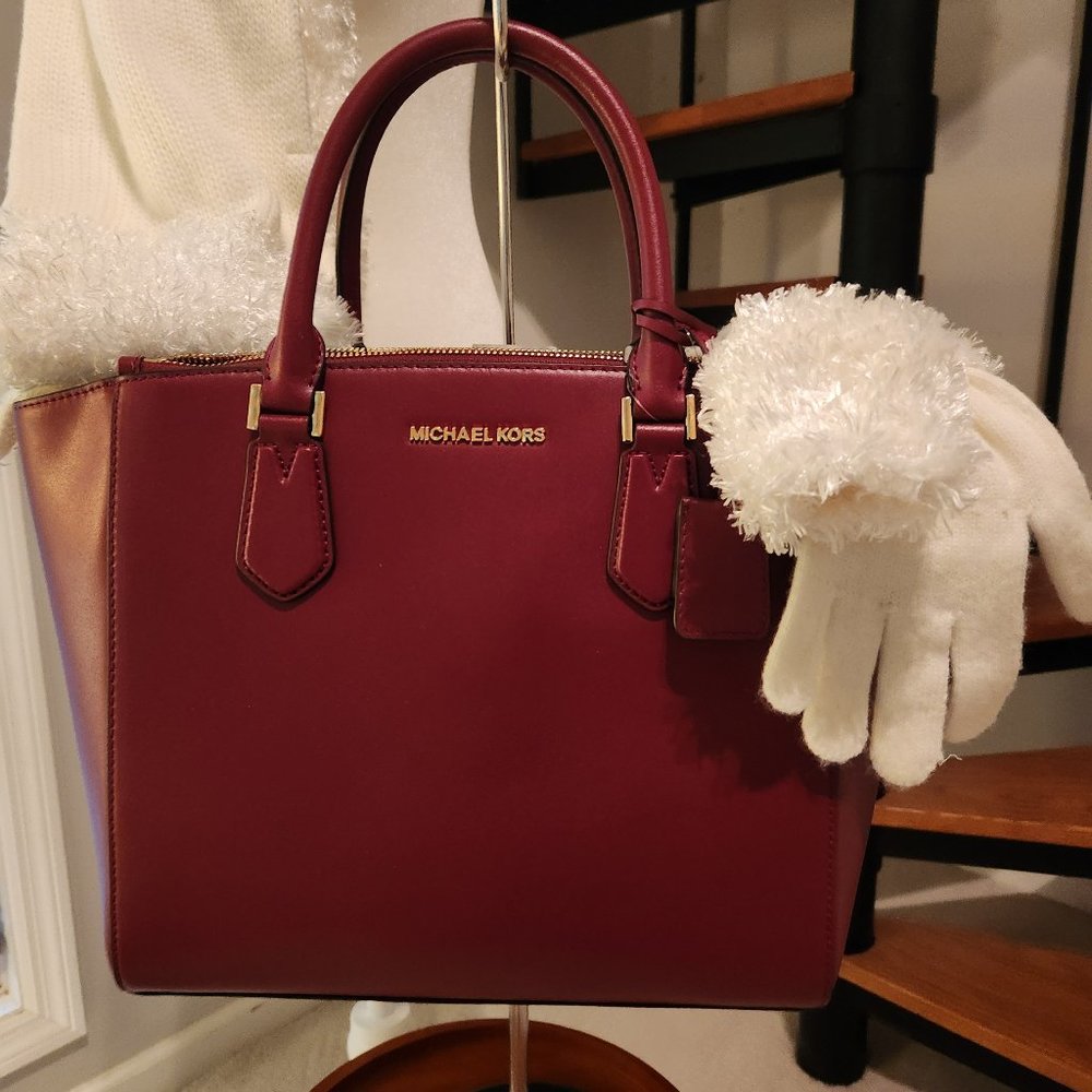 Michael Kors Carolyn Large Tote Handbag